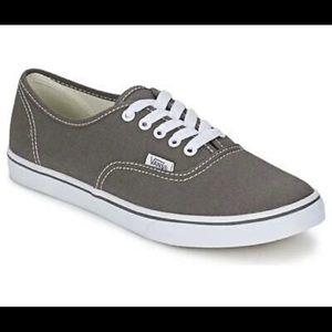 Vans authentic lo pro 🤍NWOT